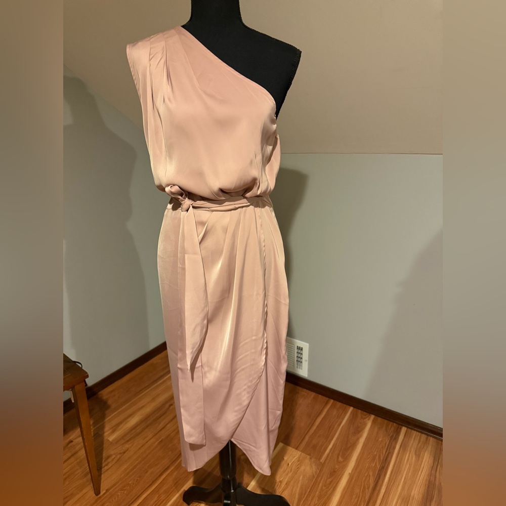 Pretty Garden one shoulder satin dress